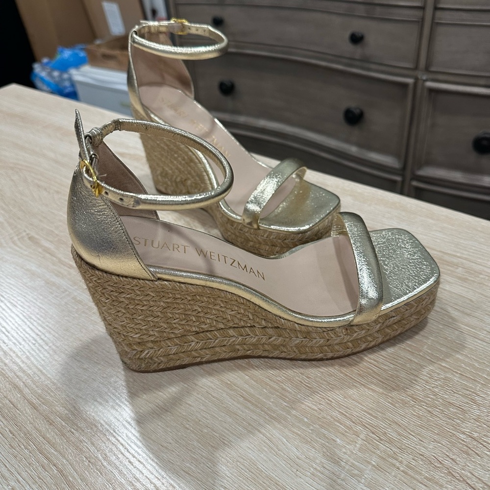 Stuart Weitzman Gold Wedge Sandals - Picture 3 of 16